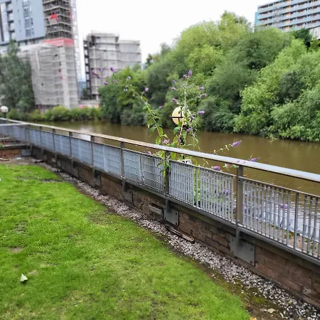 Apartment Luxury 2 Bed Apt On River, Wifi, Parking, Garden *