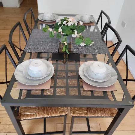 Luxury 2 Bed On River, Wifi, Parking, Garden *