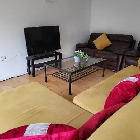 Apartament Luxury 2 Bed On River, Wifi, Parking, Garden Manchester