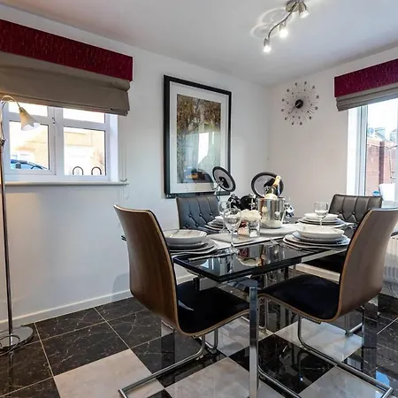 בית נופש Beautifully Designed 3 Bed House - In *