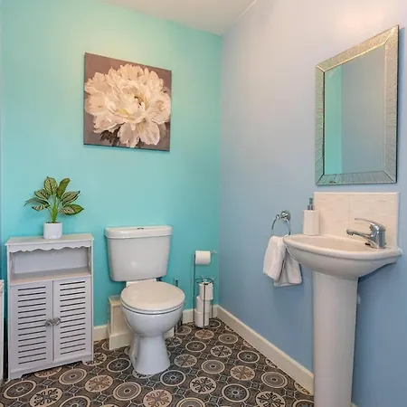 Beautifully Designed 3 Bed House - In Manchester