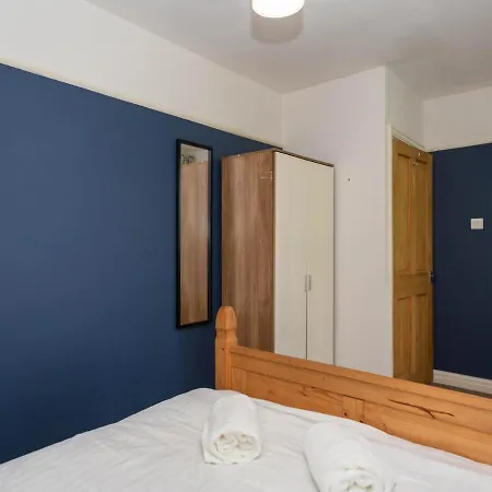 Ferienhaus Pass The Keys Spacious 3-bed House With Garden In Leafy South *