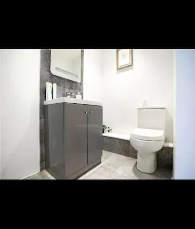 Extremely Spacious Centre