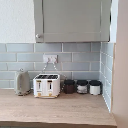 Business Friendly 2br House Sleeps 5, Wi-fi, Workspace & Free Parking Mánchester