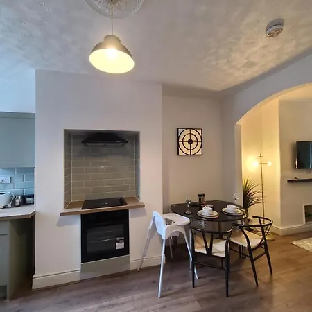 Business Friendly 2br House Sleeps 5, Wi-fi, Workspace & Free Parking Mánchester