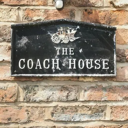 Detached House With Gated Parking In Whalley Range, Near Centre