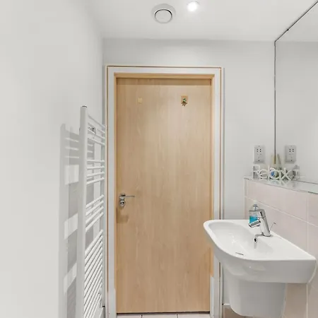 Large - Sleeps 8 Apartment *