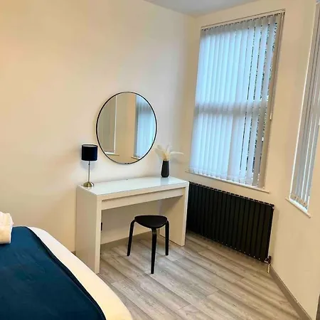 Holiday home Modern Centre Townhouse Sleeps 10 & Parking *