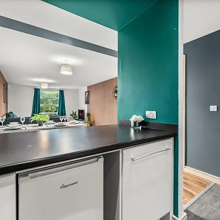 Large - Sleeps 8 *