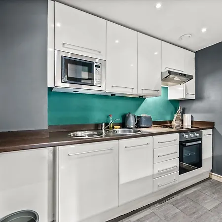 Large - Sleeps 8 Апартаменты *