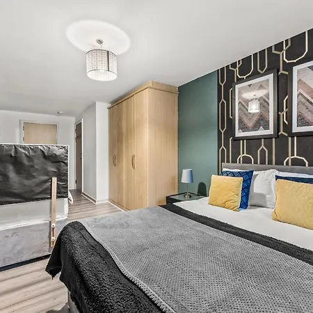 Large - Sleeps 8