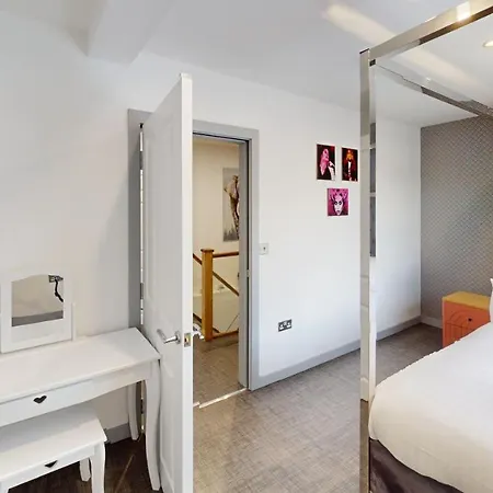 Rest&recharge At The White House Nr Old Trafford