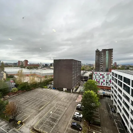 1 Bed Near Old Trafford With Free Car Park *