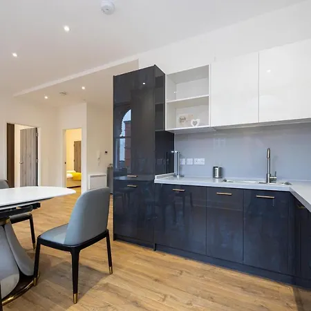 Premium 2-3 Bed Apartments In Chinatown Manchester! דירה *