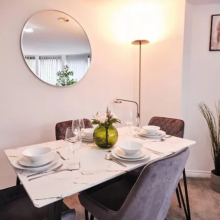 Pluxa Green Glade - Urban Haven With Parking, Workspace, Wi-fi Apartmán *