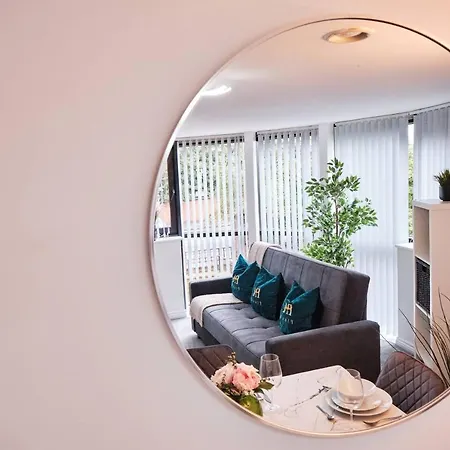 Pluxa Green Glade - Urban Haven With Parking, Workspace, Wi-fi מנצ'סטר