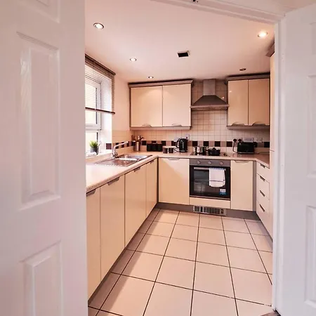 Pluxa Green Glade - Urban Haven With Parking, Workspace, Wi-fi * Manchester