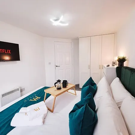 Pluxa Green Glade - Urban Haven With Parking, Workspace, Wi-fi * Manchester