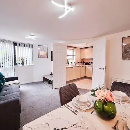 Apartmán Pluxa Green Glade - Urban Haven With Parking, Workspace, Wi-fi *
