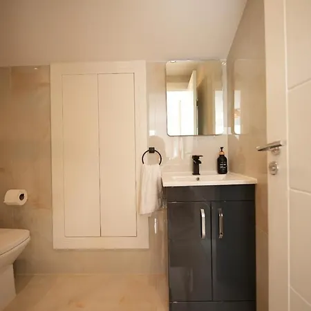 Exquisite 6 Bedroom Luxury Manchester