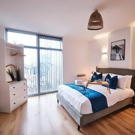 Pluxa Nordic Sky - Spacious Gem 2bed 2bath, & Free Parking マンチェスター