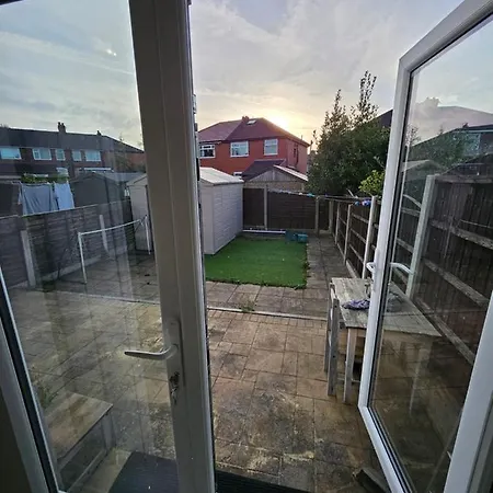 Vakantiehuis Serene 3br With Free Parking