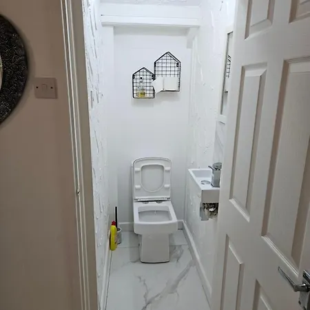 Serene 3br With Free Parking * مانشستر