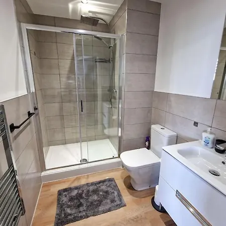 1 Bed Old Trafford Flat Free Parking *