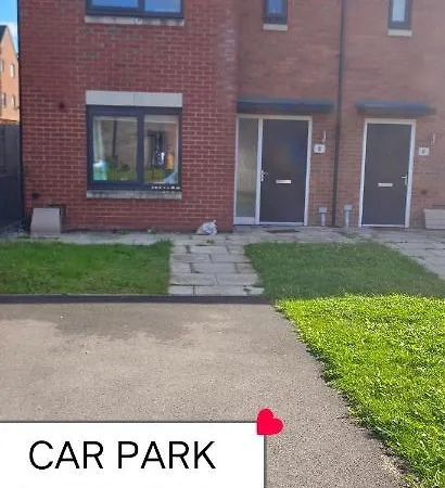 Free Car Park And Walk To Coop, Etihad , Piccadilly ホームステイ マンチェスター