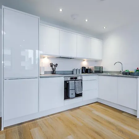 Stylish Haven: 2-bed Apartment Manchester