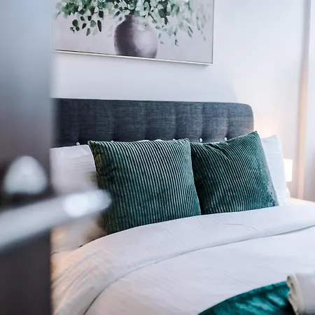 Apartment Stylish Haven: 2-bed Manchester