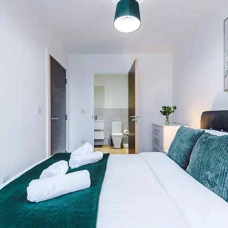 New! Stylish 2-bed In By 53 Degrees - Amazing Location, Ideal For Small Groups - Sleeps 4! Lejlighed Manchester