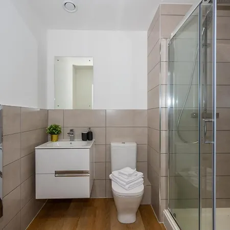 2 Bed - 5 Mins From Old Trafford Lägenhet