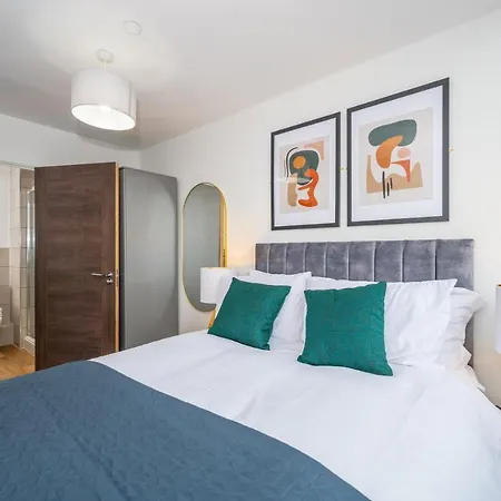 2 Bed - 5 Mins From Old Trafford