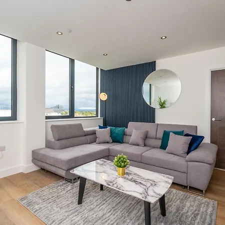 2 Bed - 5 Mins From Old Trafford Manchester