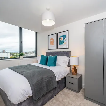 2 Bed - 5 Mins From Old Trafford * Manchester