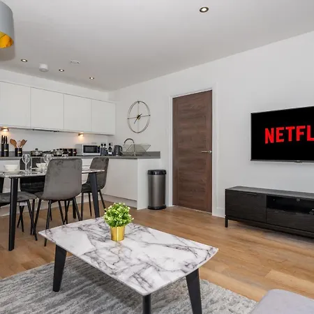 2 Bed - 5 Mins From Old Trafford * Manchester