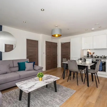 2 Bed - 5 Mins From Old Trafford *