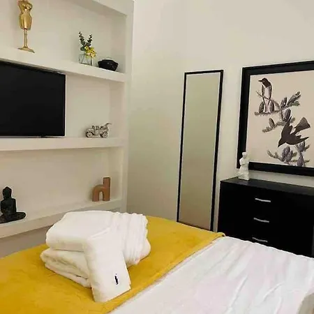 Miloe Homes ~ Old Trafford Apartment *