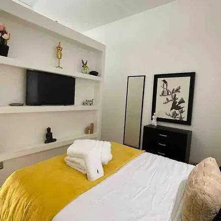 Miloe Homes ~ Old Trafford Apartment