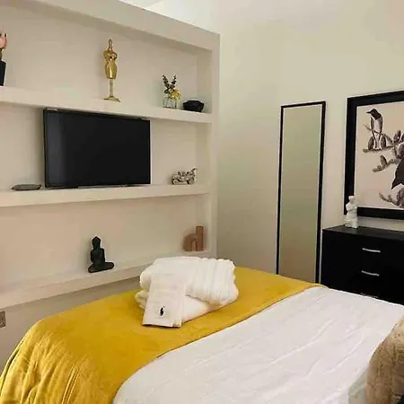Miloe Homes ~ Old Trafford Apartment *