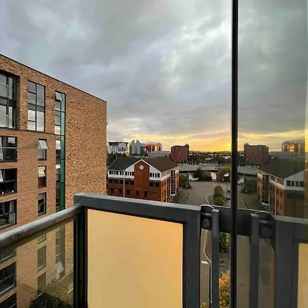 Miloe Homes ~ Old Trafford Apartment *