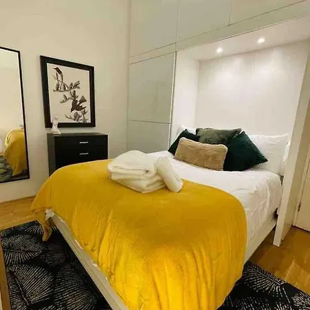 Apartment Miloe Homes ~ Old Trafford