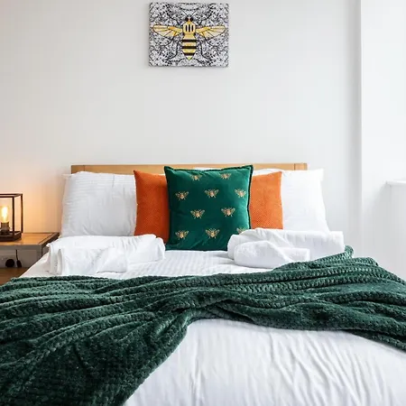 Chic Luxury Near Old Trafford Stadiums