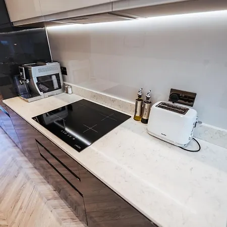 Luxurious 3 Bed Home, Free Parking Holiday home Manchester