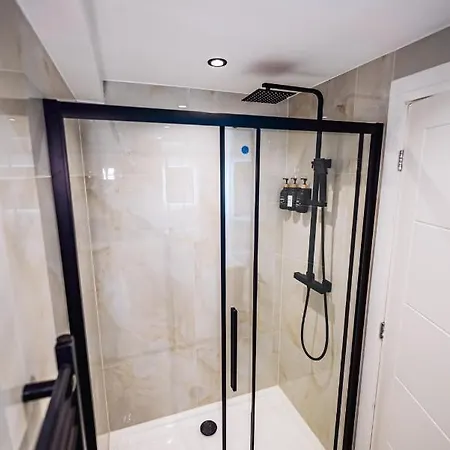 Сasa de vacaciones Luxurious 3 Bed Home, Free Parking *
