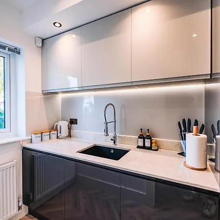 Сasa de vacaciones Luxurious 3 Bed Home, Free Parking Mánchester