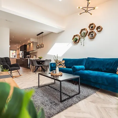 Luxurious 3 Bed Home, Free Parking Dom wakacyjny