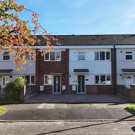 Holiday home Luxurious 3 Bed Home, Free Parking Manchester