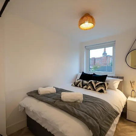 Exquisite 6 Bedroom Luxury Holiday home Manchester